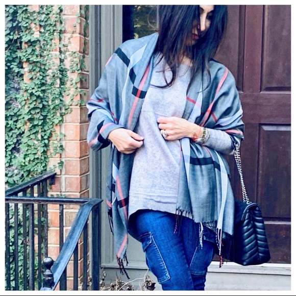 Paris Must Have Classy Black Plaid scarf/shawl - Picture 7 of 7